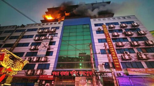 গুলিস্তানের খদ্দর মার্কেটে লাগা আগুন নিয়ন্ত্রণে